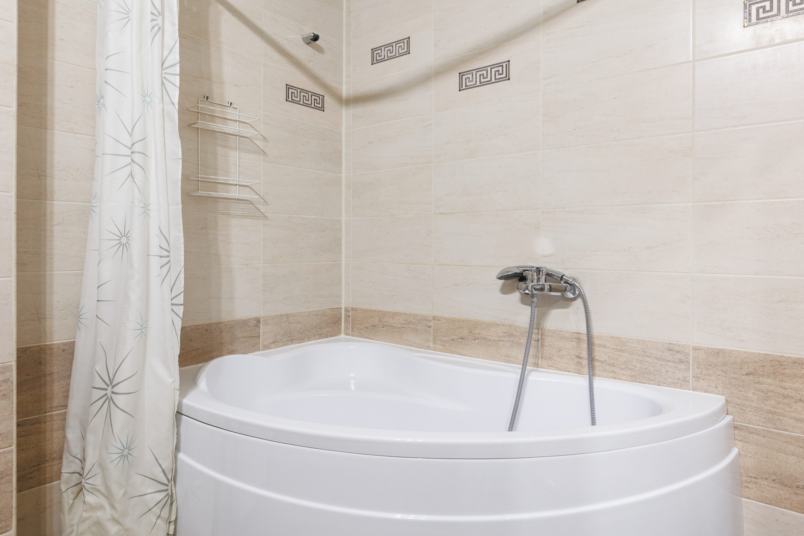 What Are Bathtub Liners Made Of? A Homeowner's Guide